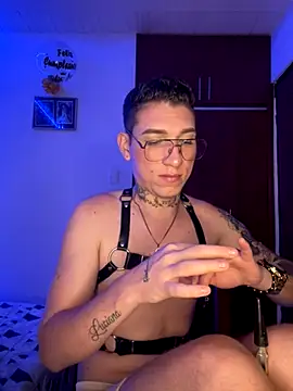 Snapshot of hotxxx_2012 chatting on 10/03/25, 07:55 hotxxx 2012 online show from 10/03/25, 07:55