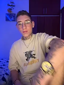 Snapshot of hotxxx_2012 chatting on 10/04/25, 08:29 hotxxx 2012 online show from 10/04/25, 08:29