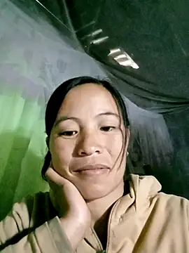 Snapshot of -Lauren- chatting on 10/25/25, 04:09 -Lauren- online show from 10/25/25, 04:09