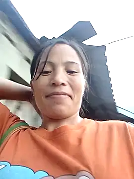 Snapshot of -Lauren- chatting on 10/26/25, 10:32 -Lauren- online show from 10/26/25, 10:32