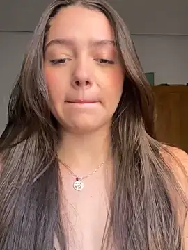 Snapshot of luiza_barcelos chatting on 10/07/25, 12:35 luiza barcelos online show from 10/07/25, 12:35