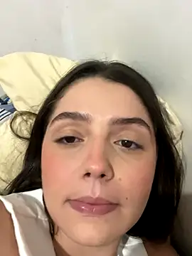 Snapshot of luiza_barcelos chatting on 10/17/25, 02:48 luiza barcelos online show from 10/17/25, 02:48