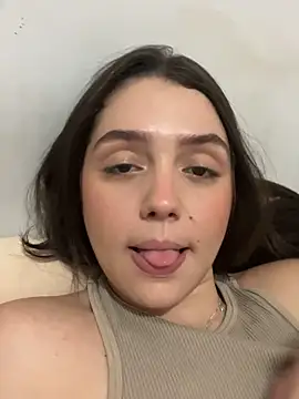 Snapshot of luiza_barcelos chatting on 10/17/25, 08:55 luiza barcelos online show from 10/17/25, 08:55