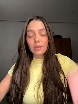 Snapshot of luiza_barcelos chatting on 10/27/25, 06:34 luiza barcelos online show from 10/27/25, 06:34