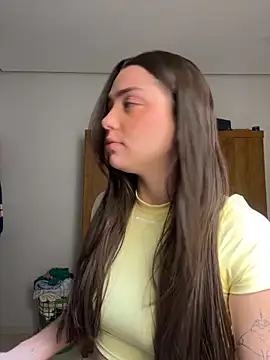 Snapshot of luiza_barcelos chatting on 10/29/25, 01:13 luiza barcelos online show from 10/29/25, 01:13