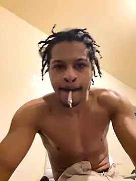 Snapshot of VibeTheArtist chatting on 10/31/25, 01:28 VibeTheArtist online show from 10/31/25, 01:28