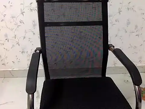 Snapshot of shiny-krisha chatting on 10/06/25, 04:54 shiny-krisha online show from 10/06/25, 04:54