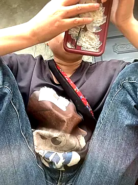 Snapshot of lan-xinh01 chatting on 10/30/25, 02:13 lan-xinh01 online show from 10/30/25, 02:13