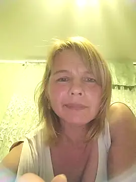 Snapshot of Masha412111 chatting on 10/24/25, 08:27 Masha412111 online show from 10/24/25, 08:27