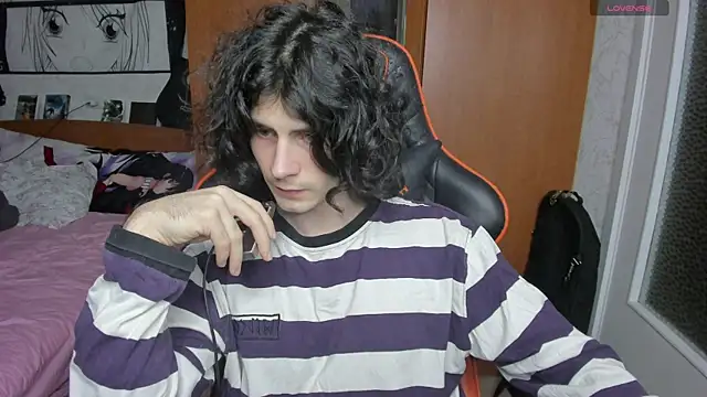 Snapshot of Rakimaru_ chatting on 12/16/25, 01:16 Rakimaru online show from 12/16/25, 01:16