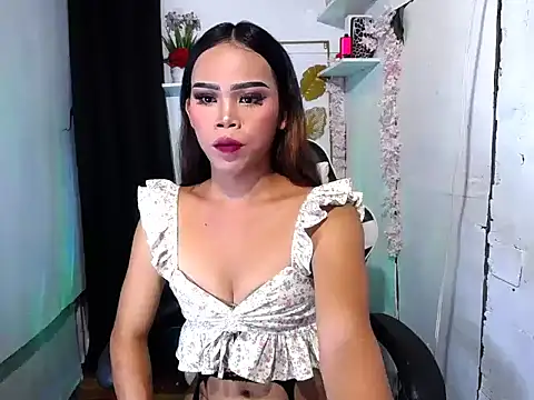 Snapshot of ella_foxtrot chatting on 03/05/26, 04:19 ella foxtrot online show from 03/05/26, 04:19