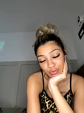 Honeyyyxo online show from 11/01/25, 11:45