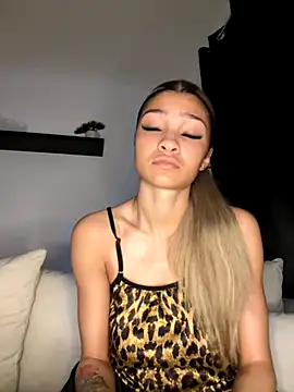 Honeyyyxo online show from 11/05/25, 08:53