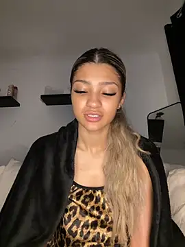 Honeyyyxo online show from 11/07/25, 04:29