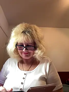 Snapshot of BoloshkaBlonda chatting on 10/15/25, 07:36 BoloshkaBlonda online show from 10/15/25, 07:36