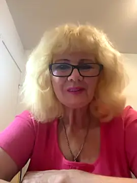 Snapshot of BoloshkaBlonda chatting on 10/20/25, 10:10 BoloshkaBlonda online show from 10/20/25, 10:10