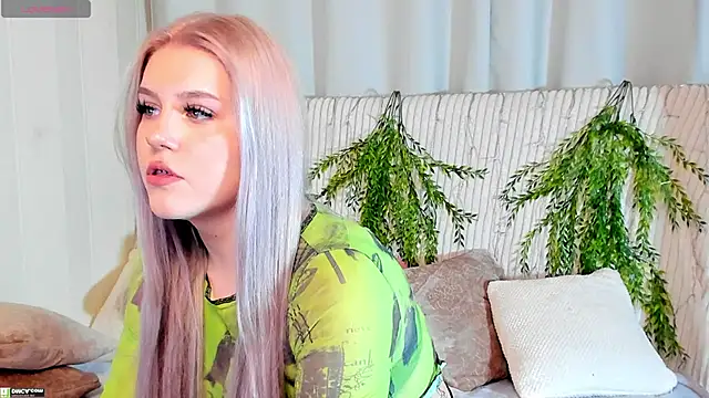 Snapshot of Malisha_kiss chatting on 10/28/25, 09:46 Malisha kiss online show from 10/28/25, 09:46