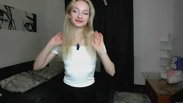 Snapshot of PocketDollX chatting on 10/24/25, 01:51 PocketDollX online show from 10/24/25, 01:51