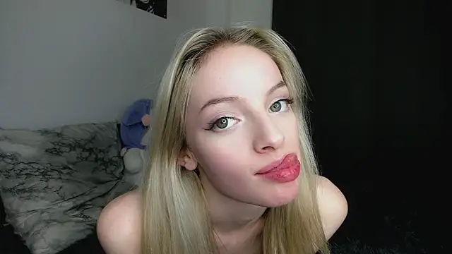 Snapshot of PocketDollX chatting on 11/14/25, 02:49 PocketDollX online show from 11/14/25, 02:49