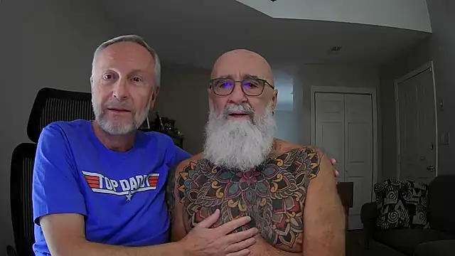 Snapshot of ApolloThrust chatting on 10/30/25, 07:36 ApolloThrust online show from 10/30/25, 07:36