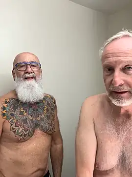 Snapshot of ApolloThrust chatting on 10/31/25, 12:28 ApolloThrust online show from 10/31/25, 12:28