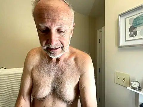 Snapshot of ApolloThrust chatting on 11/12/25, 01:44 ApolloThrust online show from 11/12/25, 01:44