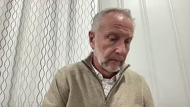 Snapshot of ApolloThrust chatting on 11/29/25, 02:47 ApolloThrust online show from 11/29/25, 02:47