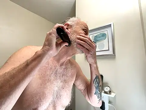 Snapshot of ApolloThrust chatting on 12/03/25, 01:20 ApolloThrust online show from 12/03/25, 01:20