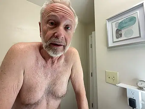 Snapshot of ApolloThrust chatting on 12/16/25, 01:05 ApolloThrust online show from 12/16/25, 01:05