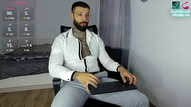 Snapshot of MasculineGuy99 chatting on 10/24/25, 05:15 MasculineGuy99 online show from 10/24/25, 05:15