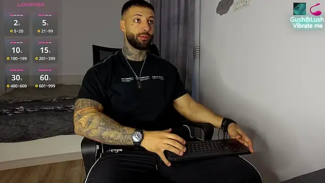 Snapshot of MasculineGuy99 chatting on 10/26/25, 05:13 MasculineGuy99 online show from 10/26/25, 05:13