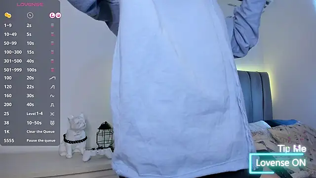 Snapshot of JARETHH chatting on 10/28/25, 01:36 JARETHH online show from 10/28/25, 01:36