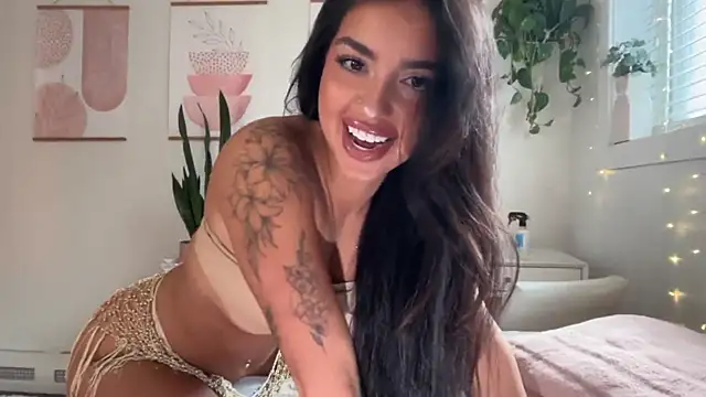 Snapshot of ariajacksonx chatting on 04/28/26, 10:15 ariajacksonx online show from 04/28/26, 10:15