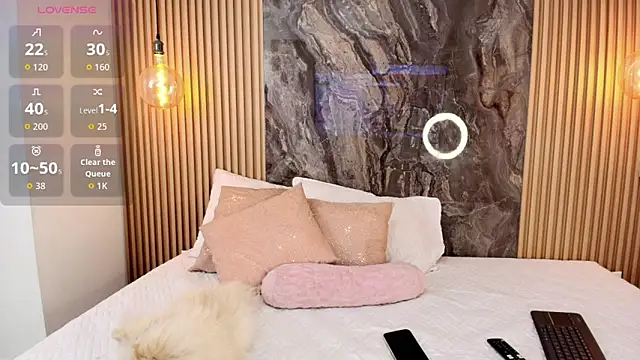 Snapshot of Pocahontas_sun chatting on 10/13/25, 02:17 Pocahontas sun online show from 10/13/25, 02:17