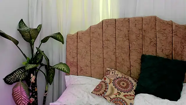 Abbie thomson  online show from 10/11/25, 07:34