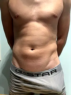 Snapshot of hhhnmg chatting on 10/05/25, 04:49 hhhnmg online show from 10/05/25, 04:49