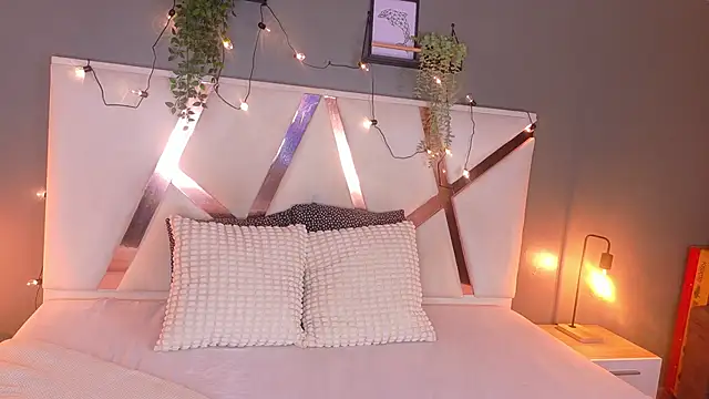 Snapshot of AmarisLenox__ chatting on 10/11/25, 02:44 AmarisLenox   online show from 10/11/25, 02:44