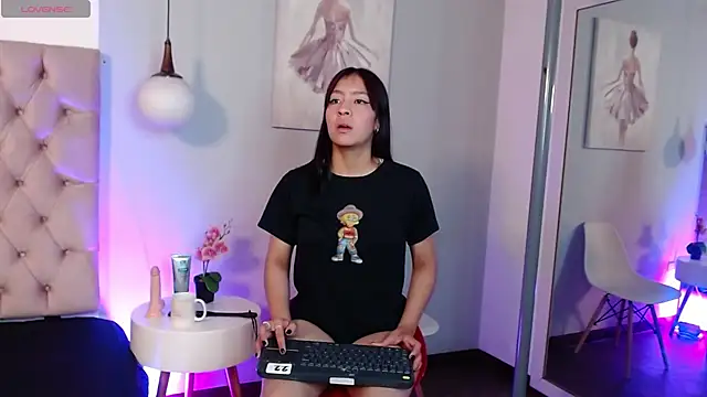 Snapshot of GraceHolloway chatting on 10/21/25, 03:40 GraceHolloway online show from 10/21/25, 03:40