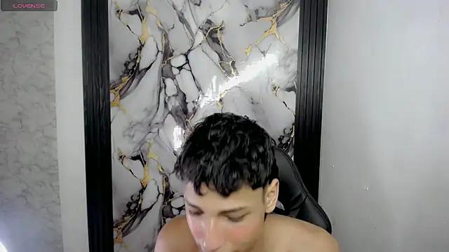 Im david02 online show from 12/02/25, 03:01