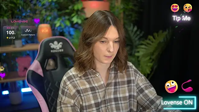 xoxo molly online show from 11/30/25, 10:03