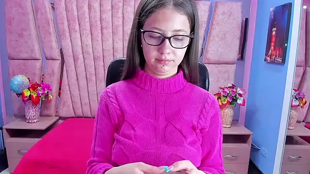 Snapshot of sarah_sweett_ chatting on 10/22/25, 02:28 sarah sweett  online show from 10/22/25, 02:28