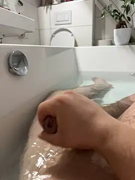 Snapshot of DomnHuan chatting on 10/10/25, 06:40 DomnHuan online show from 10/10/25, 06:40