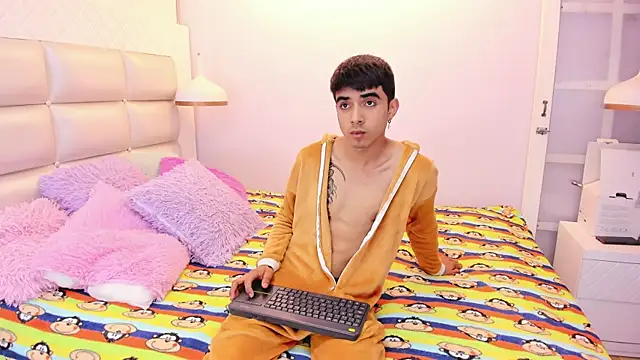 Hottie Guy online show from 10/06/25, 06:49