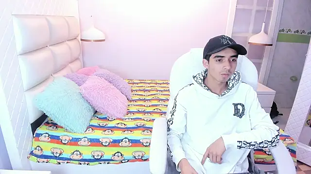 Hottie Guy online show from 10/25/25, 12:13