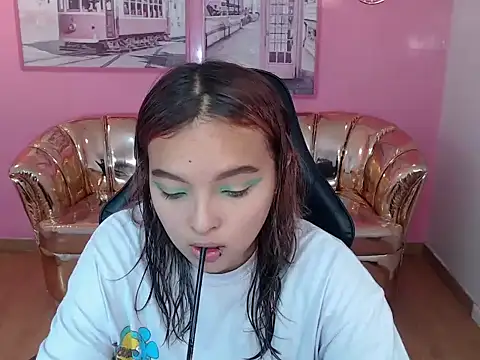 Snapshot of mia_foster_t chatting on 10/11/25, 12:47 mia foster t online show from 10/11/25, 12:47