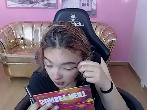Snapshot of mia_foster_t chatting on 10/24/25, 12:34 mia foster t online show from 10/24/25, 12:34