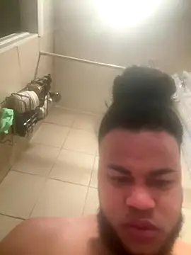 Snapshot of familia0210 chatting on 11/02/25, 06:16 familia0210 online show from 11/02/25, 06:16