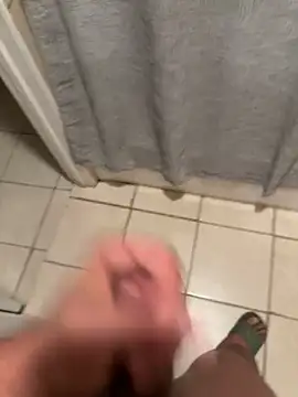 Snapshot of familia0210 chatting on 11/29/25, 11:52 familia0210 online show from 11/29/25, 11:52