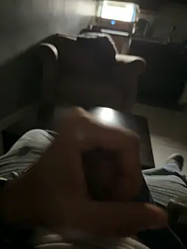 Snapshot of familia0210 chatting on 12/04/25, 03:32 familia0210 online show from 12/04/25, 03:32