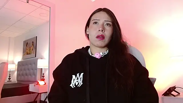 Snapshot of Mariaaam_ chatting on 10/10/25, 11:42 Mariaaam  online show from 10/10/25, 11:42